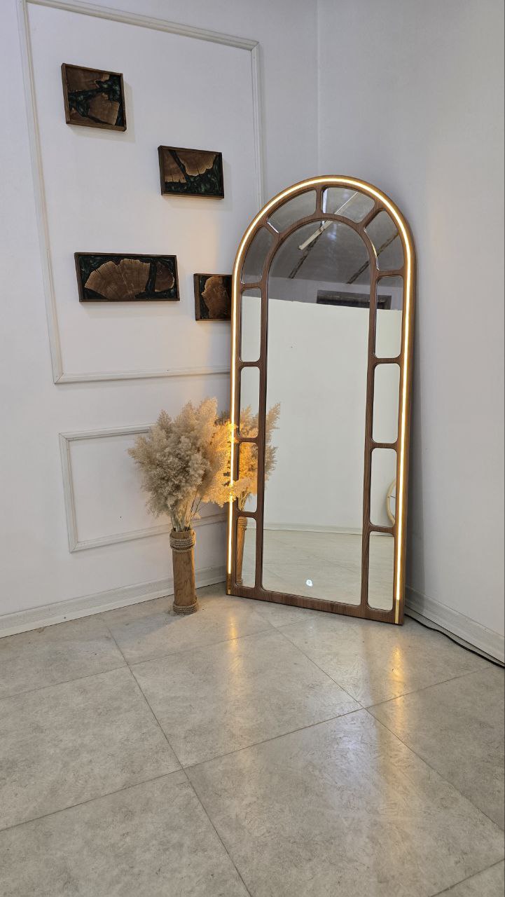 آینه قدی نئونی طرح پنجره‌ای