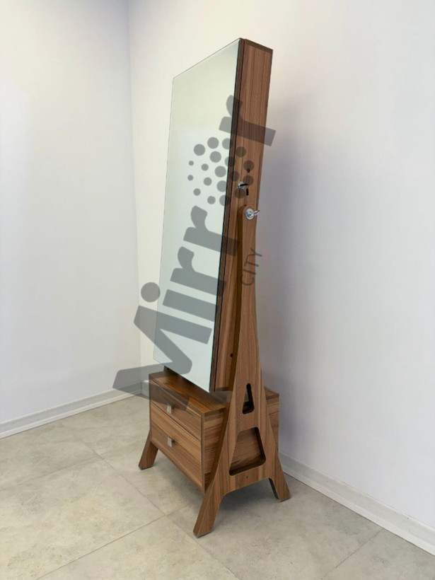 آینه قدی چوبی ایستاده با درب بسته، آینه قدی ساده و مدرن مناسب اتاق خواب و دکوراسیون مینیمال