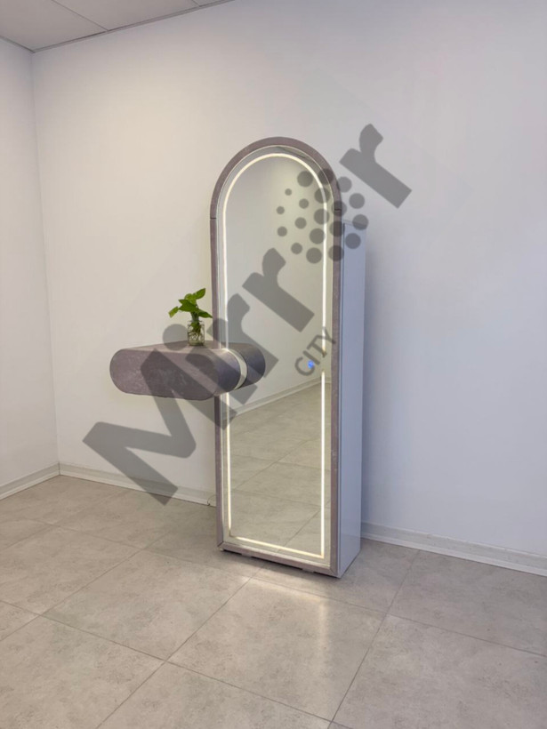 آینه کمدی قدی نور نئونی درب ریلی همراه با شلف دکوری مناسب دکوراسیون منزل