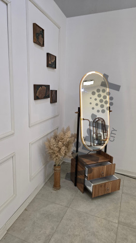 آینه قدی LED کشودار مدل نورا با طراحی مدرن، پایه فلزی و بدنه MDF طرح چوب