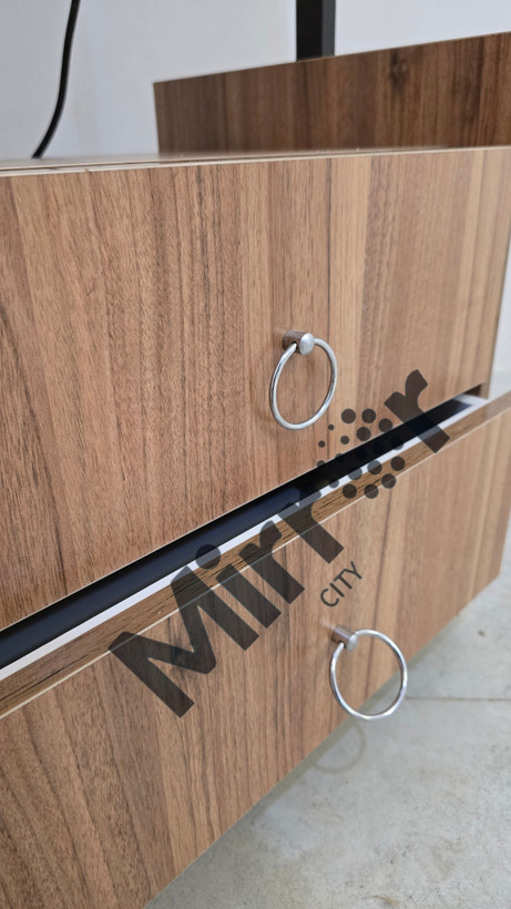 آینه نورا همراه با کشوهاب مستحکم و گیره های محکم