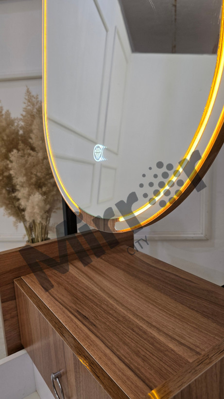 آینه قدی همراه با نورنئونی و تاچ لمسی و آینه زاویه دار